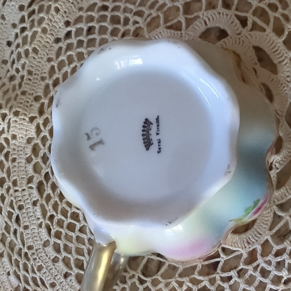 Lovely Vintage Gold & Floral Sugar Bowl with Lid & Creamer - Picture 5 of 12